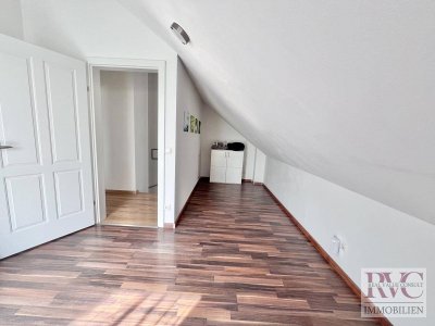 Sonnige Doppelhaushälfte in sehr zentraler und familienfreundlicher Lage – inklusive Doppelgarage