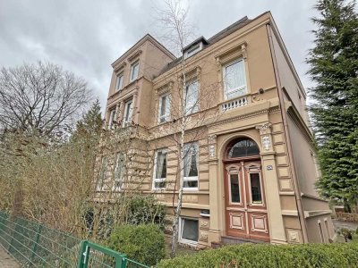 Ideal für Familien und WGs: Schöne Altbauwohnung mit großzügiger Raumaufteilung und zwei Balkonen