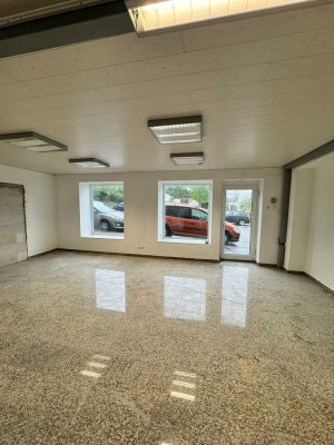Moderne Erdgeschosswohnung im ehemaligen Geschäft – zentral und urban!