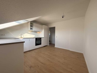 Erstbezug nach Modernisierung - 2 Zimmer Wohnung mit Balkon, Stellplatz & EBK in Stuttgart-Stammheim
