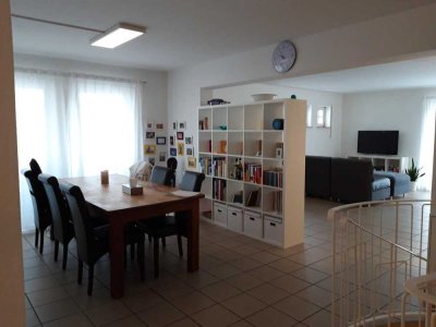Erdgeschoss Eigentumswohnung, Balkon, Garage, Stellplätze