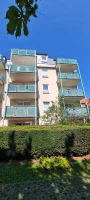 Vermietete 2 Zimmer Wohnung mit eigenem Eingang, Terrasse + Tiefgaragenstellplatz in angenehmer WEG