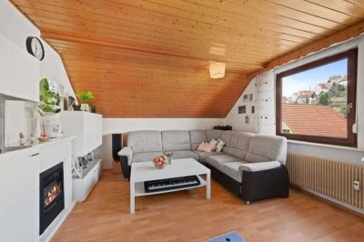 Schöne 3,5 Zimmer DG-Wohnung mit Balkon