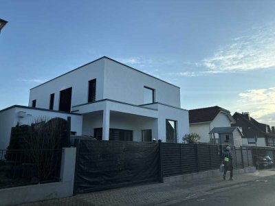 Modernes Einfamilienhaus mit Kamin & luxuriöser Ausstattung