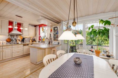 Mit der Familie raus auf's Land
Tölzer Stadtrand: 4,5-Zi-Wohnung im 1.OG
Westbalkon, Kfz-Stellplät