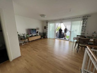 Sehr schöne 4-Zimmer-Wohnung mit Terrasse und kleinem Garten