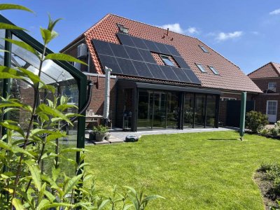 Vollständig renovierte Doppelhaushälfte mit fünf Zimmern Solaranlage, Wärmepumpeund EBK in Norden