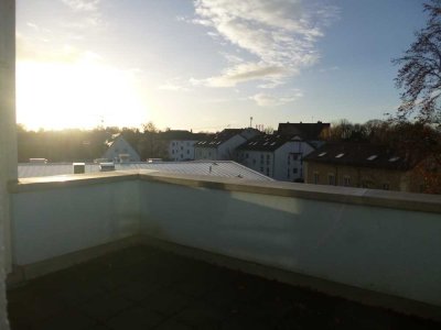 Schöne helle 3-Zimmer-Penthous-Wohnung mit Wintergarten