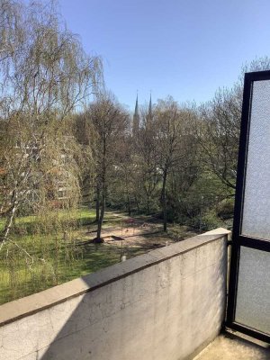 Renovierte 3 Zimmer mit Balkon in absolut verkehrsarmer Lage