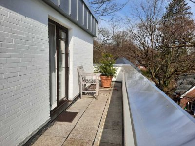 Wunderschöne Penthouse-Wohnung in Blankenese mit Kamin & großzügiger Dachterrasse (100qm)