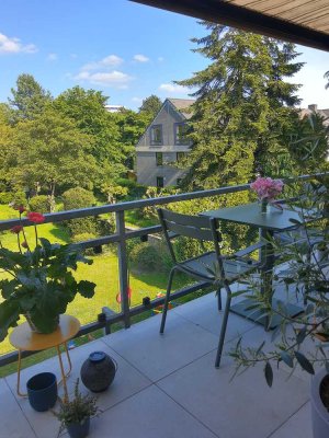 Provisionsfrei - schöne Dachgeschoss-Maisonette-Wohnung mit Balkon in Alt-Heerdt, 250 m zum Rhein