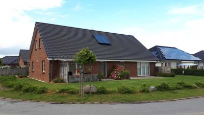 Sonnige Doppelhaushälfte 2,5 Zi, Küche + Bad +Terrasse in Steinbergkirche