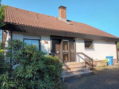 Ein- (Zwei-)familienhaus in Hausen im Wiesental, Feldrandlage mit Garten, 2 Garagen und Keller