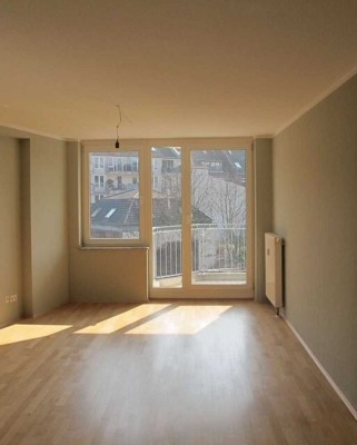 Pempelfort- ruhige Stadtwohnung mit sonnigem Balkon und EBK!
