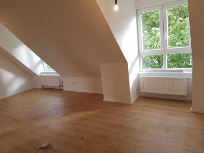 Schöne 2-Zimmer-DG-Wohnung + Galerie in Augsburg