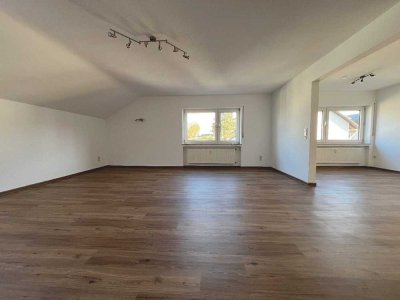 Charmante 3,5-Zimmer-Dachgeschosswohnung 
mit Terrasse und 2 Stellplätzen in Unteröwisheim