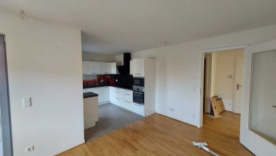 Provisionsfreie, gepflegte 4-Zimmer-Wohnung mit gehobener Innenausstattung und EBK in bester Lage