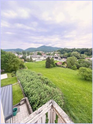 Wohnhaus mit einer tollen Aussicht und schöner Terrasse. 4 SZ, Wohnraum,Küche, Garten...