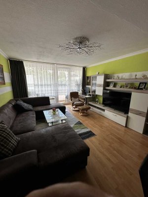zentral gelegene 2-Zimmerwohnung mit großem Balkon und KFZ-Stellplatz in TG