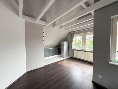 Ein Schmuckstück ist diese 2-Zimmer-Atelierwohnung mit EBK und Balkon in ruhiger Lage