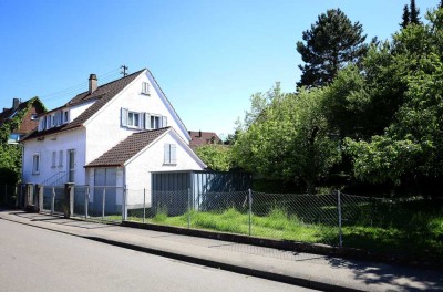 Charmantes Zweifamilienhaus mit großem Garten in Wendlingen - Ihr neues Zuhause wartet!