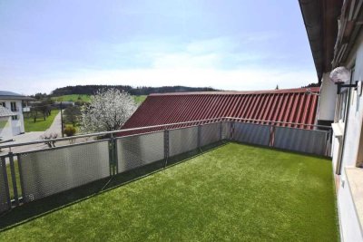 Vielseitig nutzbares, großes und modernisiertes 2-Familienhaus mit großem Grundstück in grüner Lage.