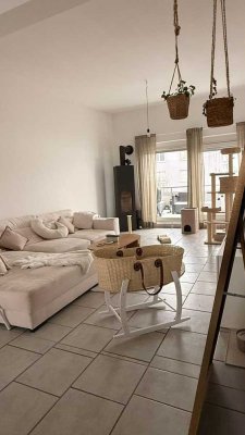 Gepflegte 3,5-Raum-Wohnung mit Balkon und Einbauküche in Renningen