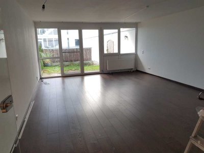 Exklusive, modernisierte 2-Zimmer-Erdgeschosswohnung mit Terasse+Garten und EBK in Marbach am Neckar