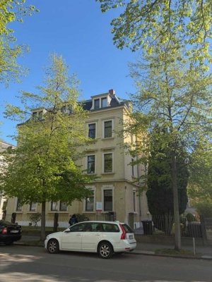 Dachgeschosswohnung neu saniert Nähe Schillerplatz ab Juni zu vermieten !
