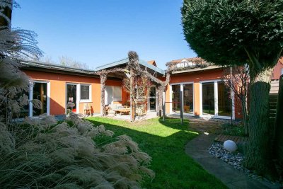 ATRIUMHAUS MIT PHOTOVOLTAIKANLAGE, SAUNA, KAMINOFEN & TERRASSE !