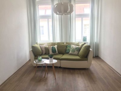 Lichtdurchflutete Wohnung mit vier Zimmern und Einbauküche in Magdeburg
