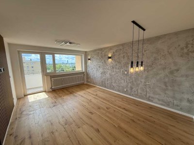 Exklusiv Wohnen mit Weitblick: Sanierte 4-Zi.-Whg mit Süd-Loggia, Lift & Stellplatz – Provisionsfrei