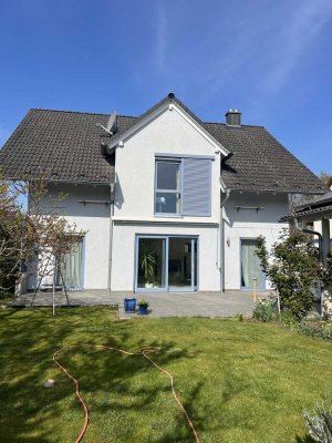 Modernes, barrierefreies Haus mit großem Garten, Komfort, Sicherheit und Unabhängigkeit