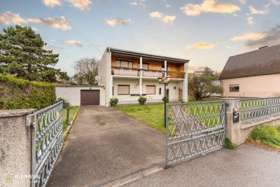 Sonnige Liegenschaft mit Traumgarten, Pool und Grillplatz - Schneebergblick vom Balkon