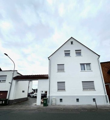 WEITERSTADT: Teilmodernisiertes Mehrfamilienhaus mit 2 Garagen & 2 Außenstellplätze!