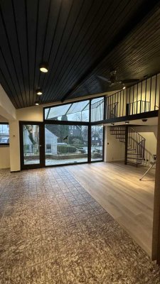 Exklusive Dachgeschosswohnung mit Galerie, Kamin & Tiefgaragenstellplatz – Haustiere erlaubt!