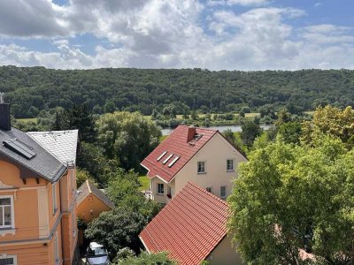 Herrliche 4-Raum-Wohnung mit Balkon direkt an der Elbe