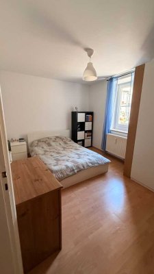 ***Zentrale, kleine 2-Zimmer-Erdgeschosswohng mit Kochnische, Augsburg-Innenstadt***