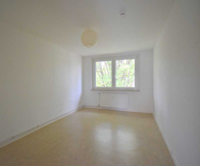gut geschnittene helle 2 Zimmer Wohnung mit Balkon