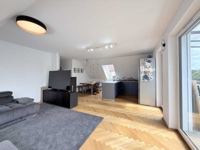 Neuwertige 3 Zimmer Dachgeschosswohnung mit Außenstellplatz