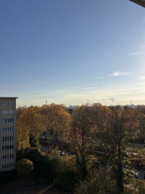 Kernsanierte Wohnung in Golzheim mit Blick auf den Fernsehturm, Einbauküche und Klimaanlage