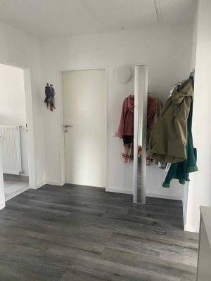 Schöne Dachgeschoss Wohnung zu vermieten
