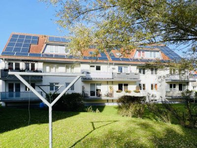 Sanierte 2-Zi.-DG-Whg. mit hochwertiger Einbauküche und PKW-Stellplatz