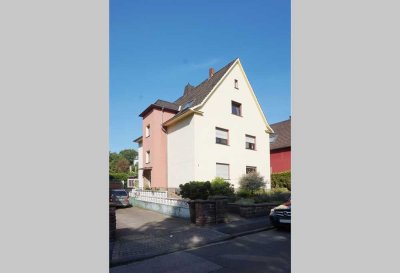 ETW im 1.OG mit traumhaftem eigenen Garten hinterm Haus!