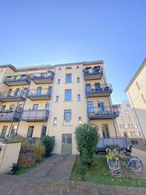 Sanierte 3 Zimmerwohnung mit Wohnküche, Parkett, Balkon und Stellplatz