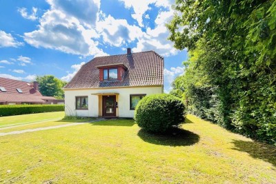 Interessante Lage: Haus mit großem Grundstück