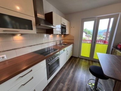 Brixlegg: Geräumige 2,5-Zimmer-Wohnung mit Pelletsofen, Balkon und Tiefgaragenabstellplatz
