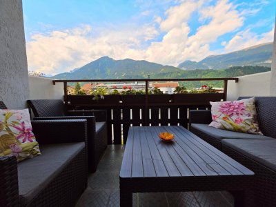 Liebevoll fertig eingerichtete 2-Zimmer Wohnung mit Balkon und Parkplatz