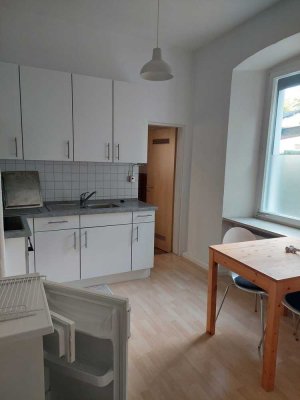 Renovierte 2-Zimmer-Altbau-Wohnung in zentraler Lage zwischen Universität und Arcaden