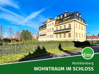 Dachgeschoss-Maisonette im Schloss mit Seeblick, Einbauküche, Kamin, Stellplatz u.v.m.